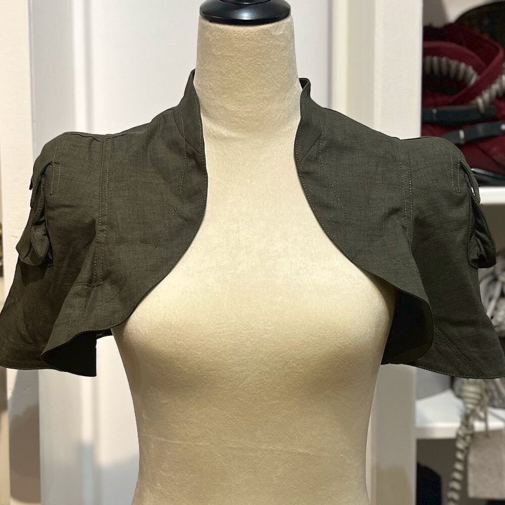 UTILITY SHRUG